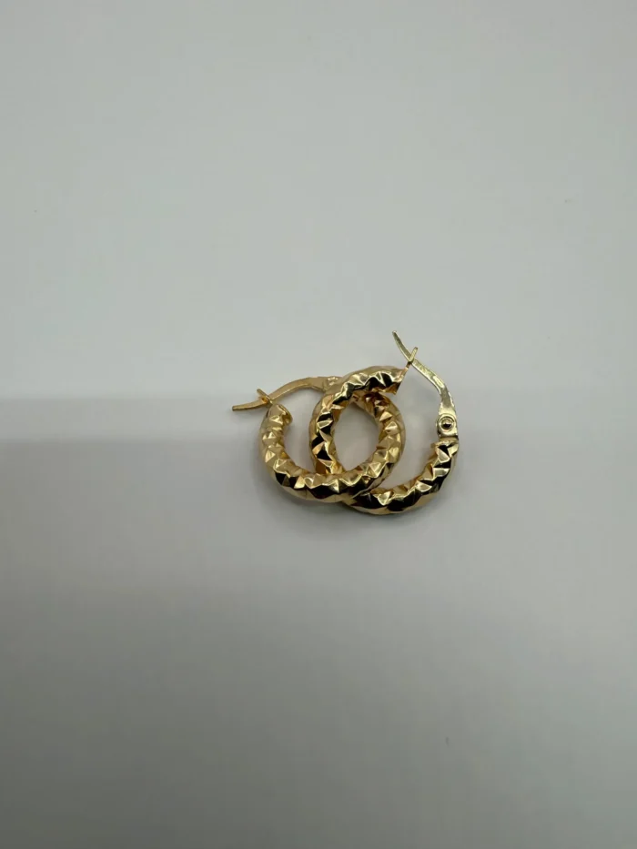 Argollas de Oro 14KT-2 Argollas de Oro 14K con textura geométrica