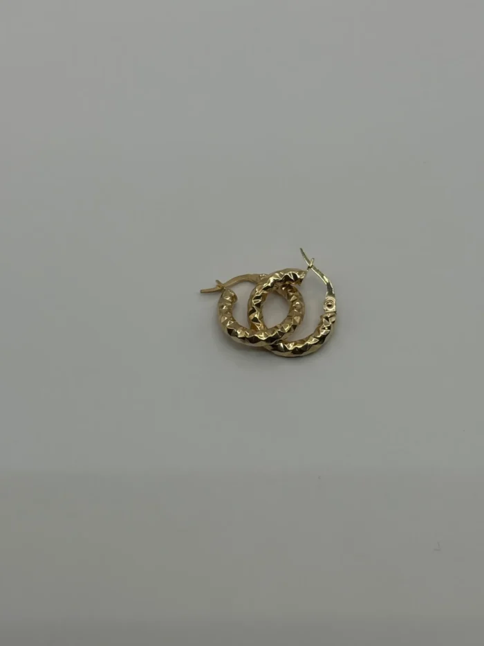 Argollas de Oro 14KT Argollas de Oro 14K con textura geométrica